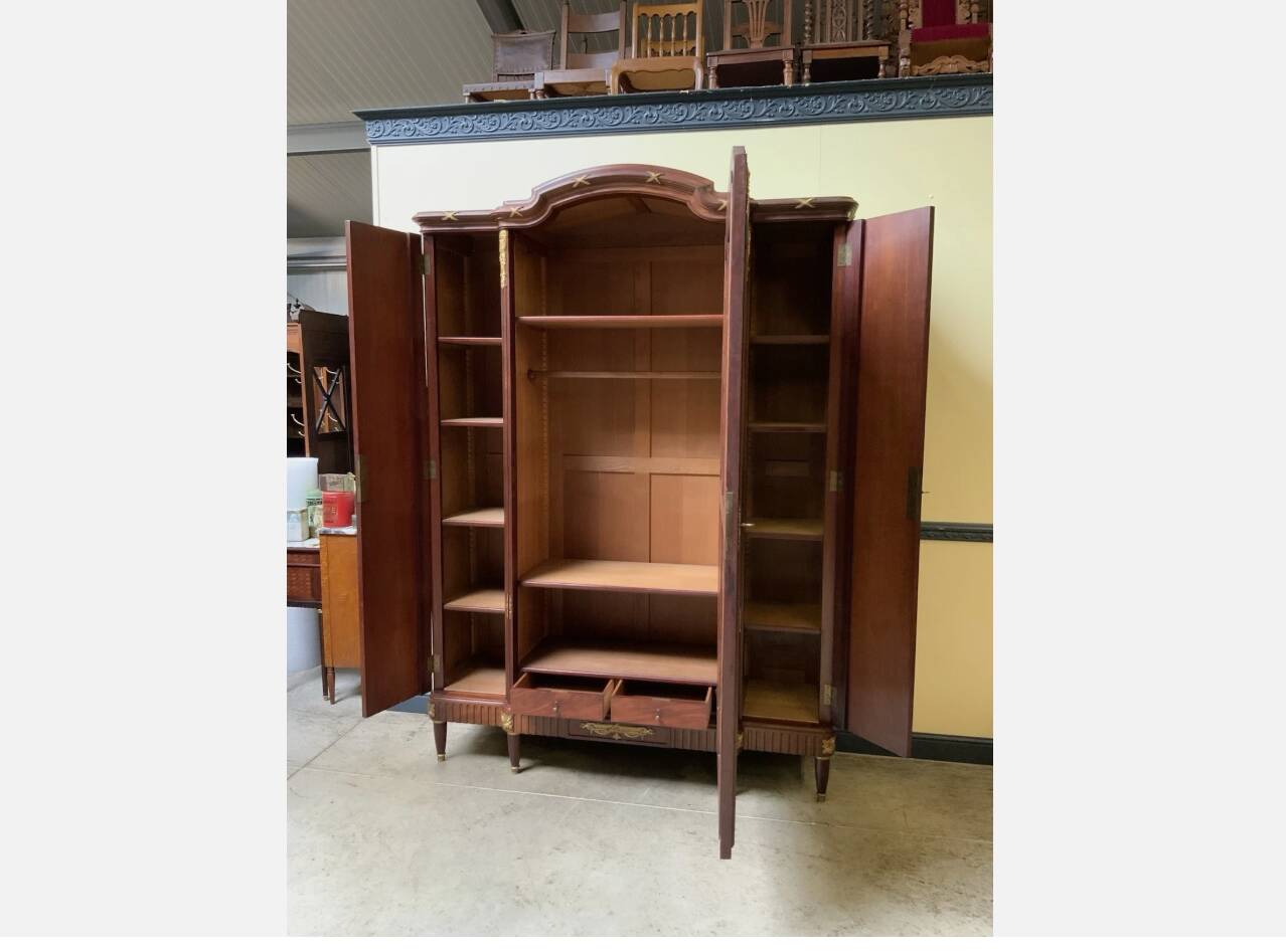 Antique Art Nouveau wardrobe, linen. - fire-gilded bronze