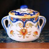 Sucrier ancien de Rouen décoré des armoiries de Saint-Nazaire