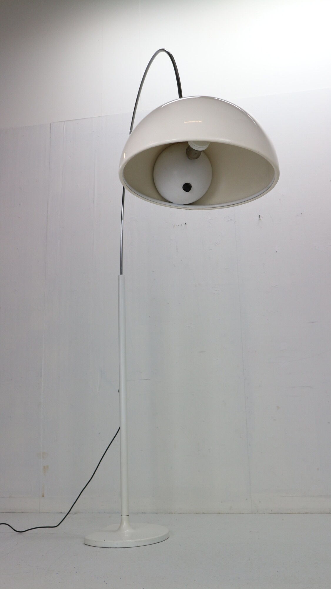 Floor lamp "Coupe" Joe Colombo for Oluce Production 1967, Italy