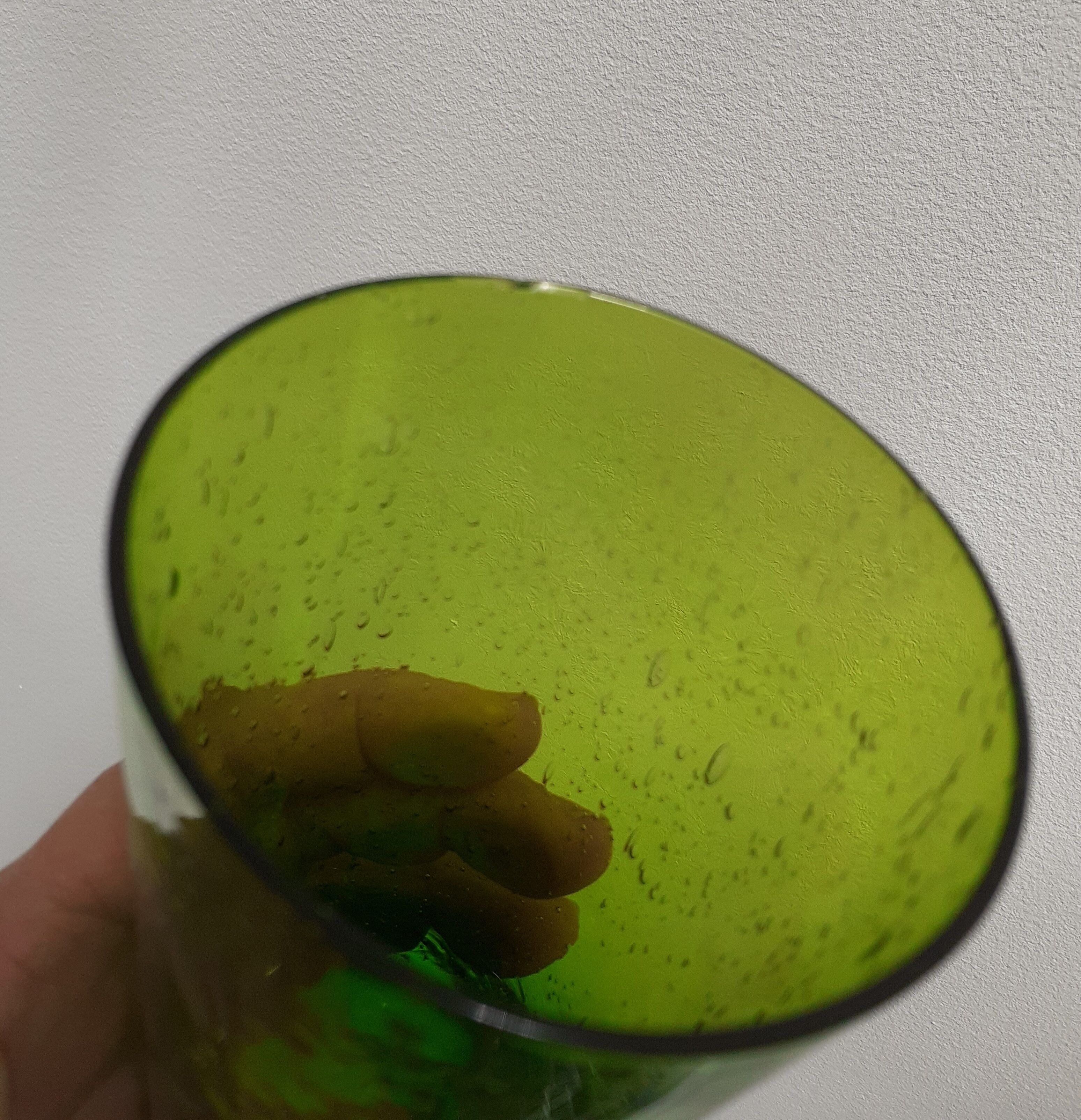 Service with green orangeade