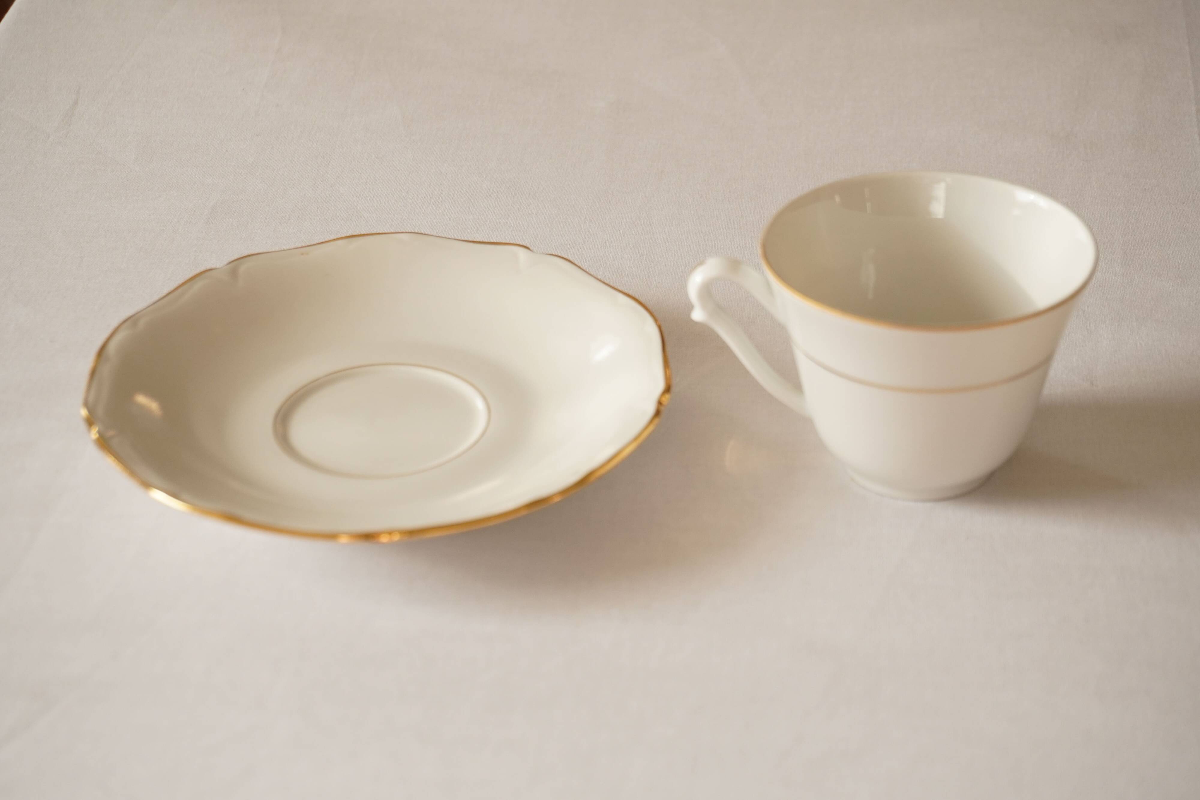 Set of 2 Sologne porcelain coffee cups, white and gold