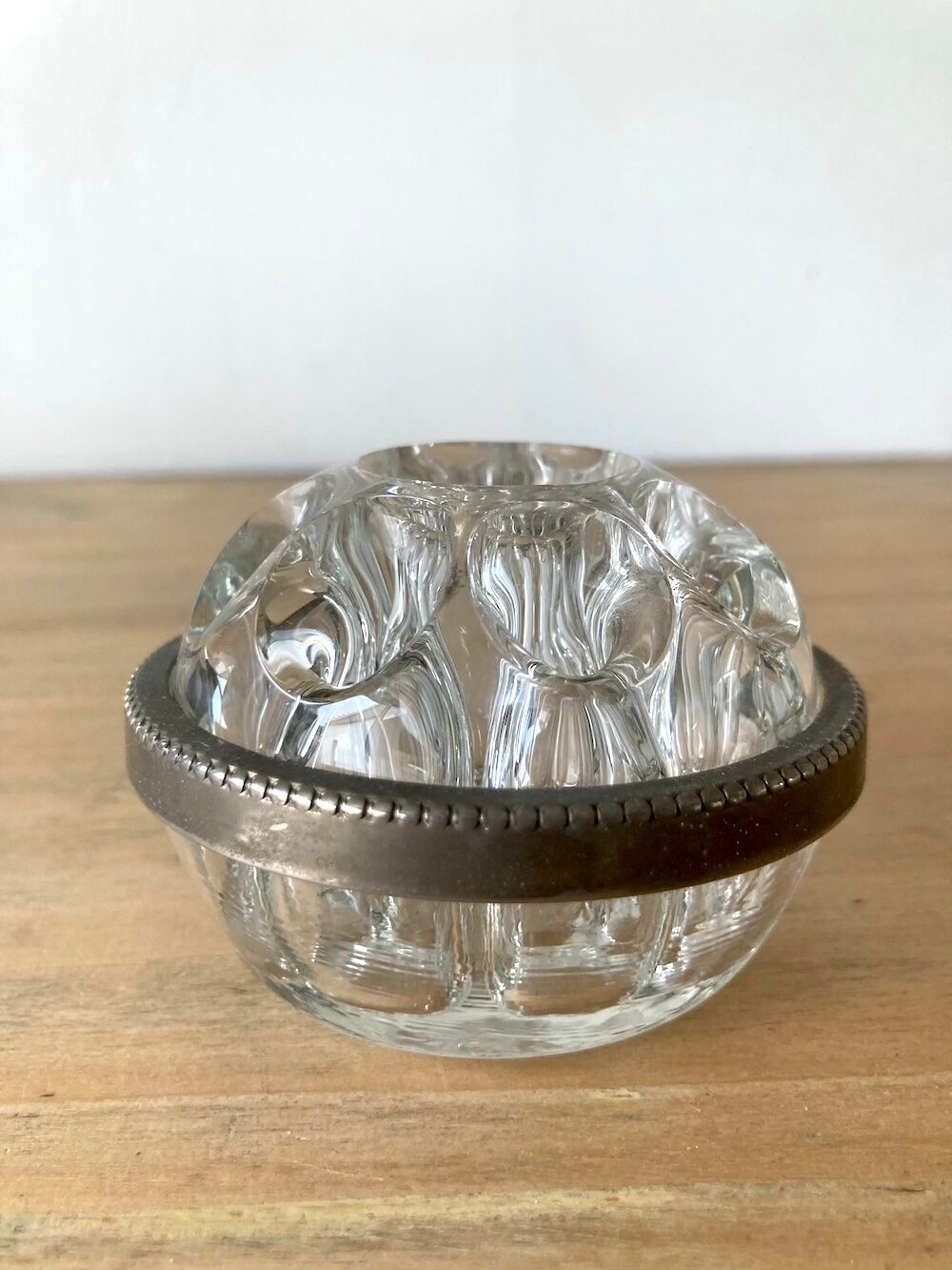 Pique flowers in metal circled glass