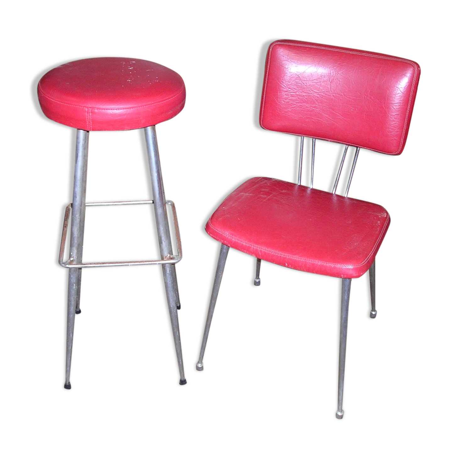 Set of 60s bar seats in chrome metal and red leatherette
