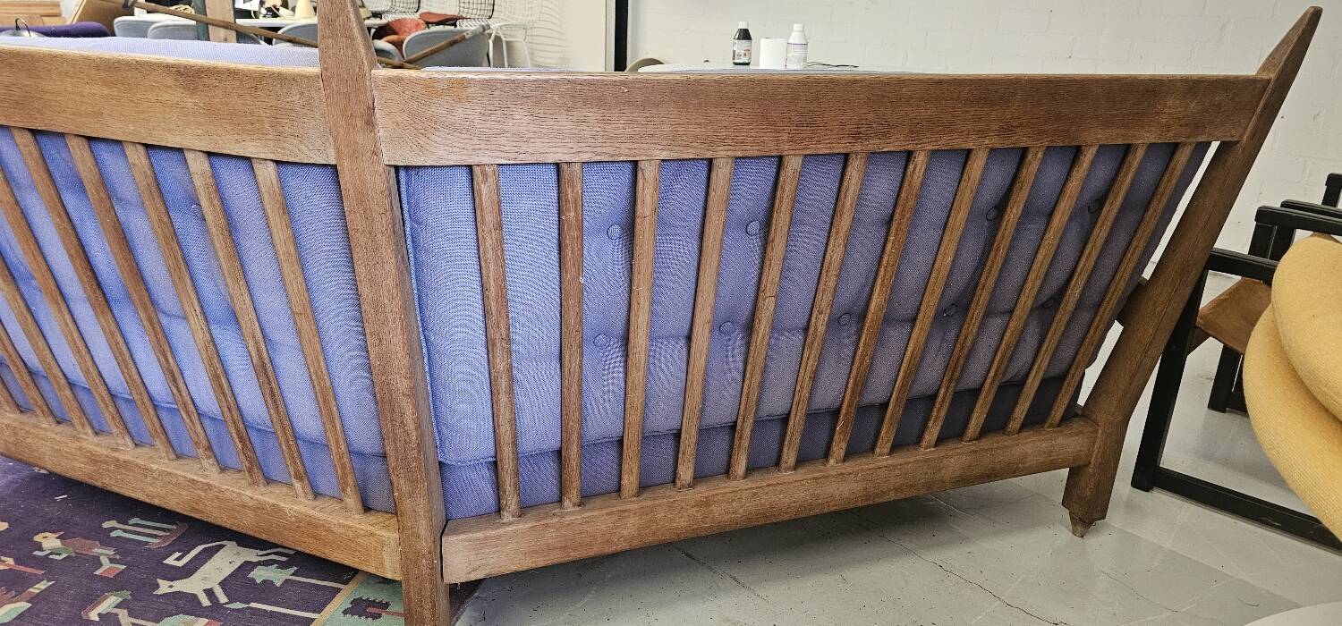 Canapé Guillerme et Chambron en chêne 1960