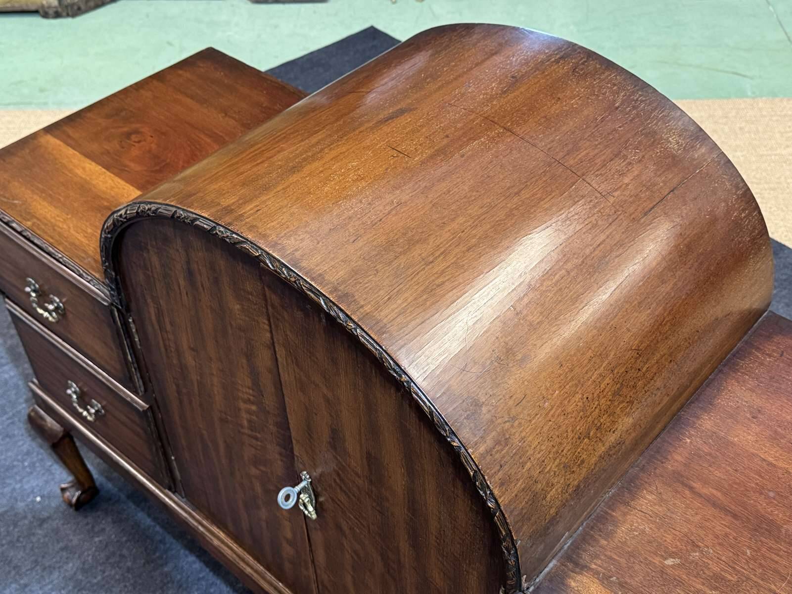 1930s English buffet bar in walnut and mahogany
