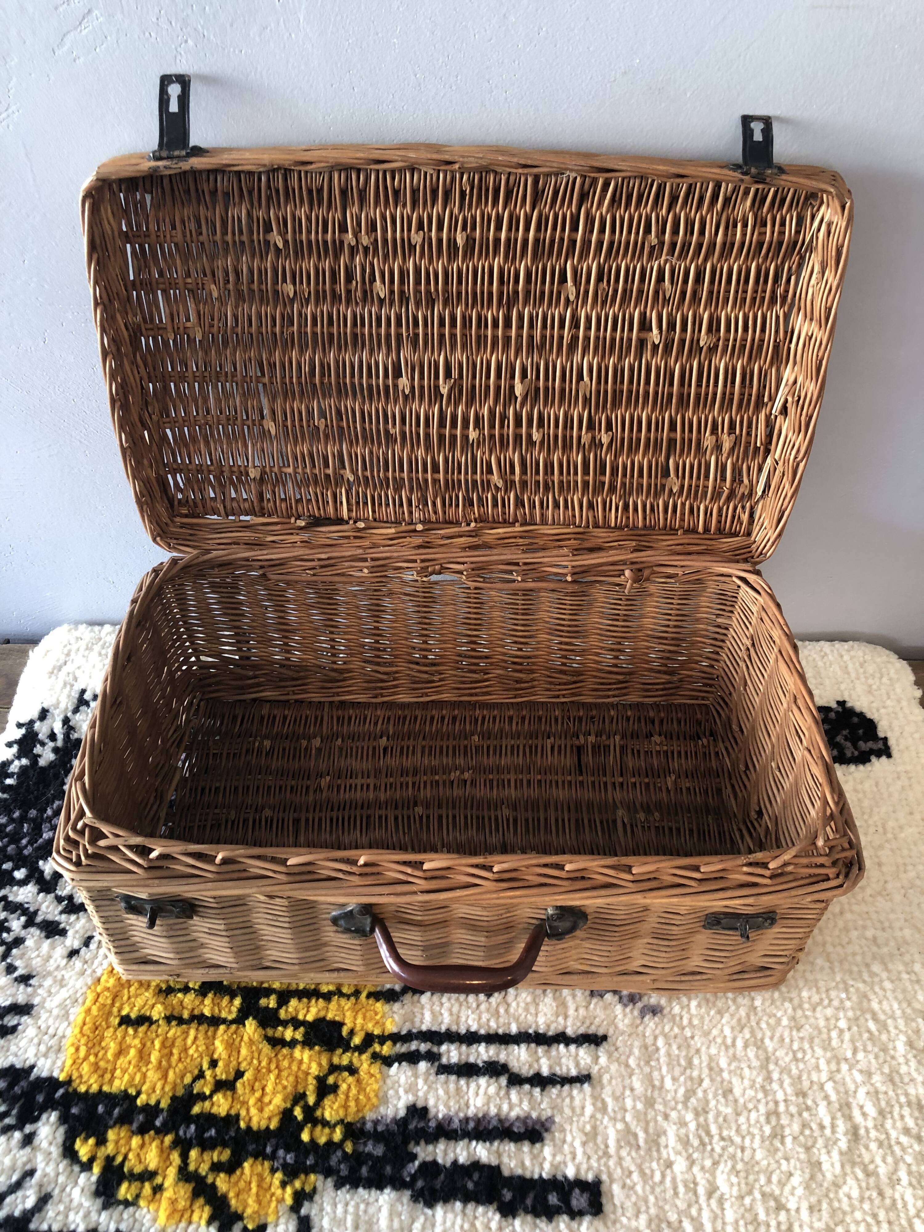 Trunk in ancient rattan