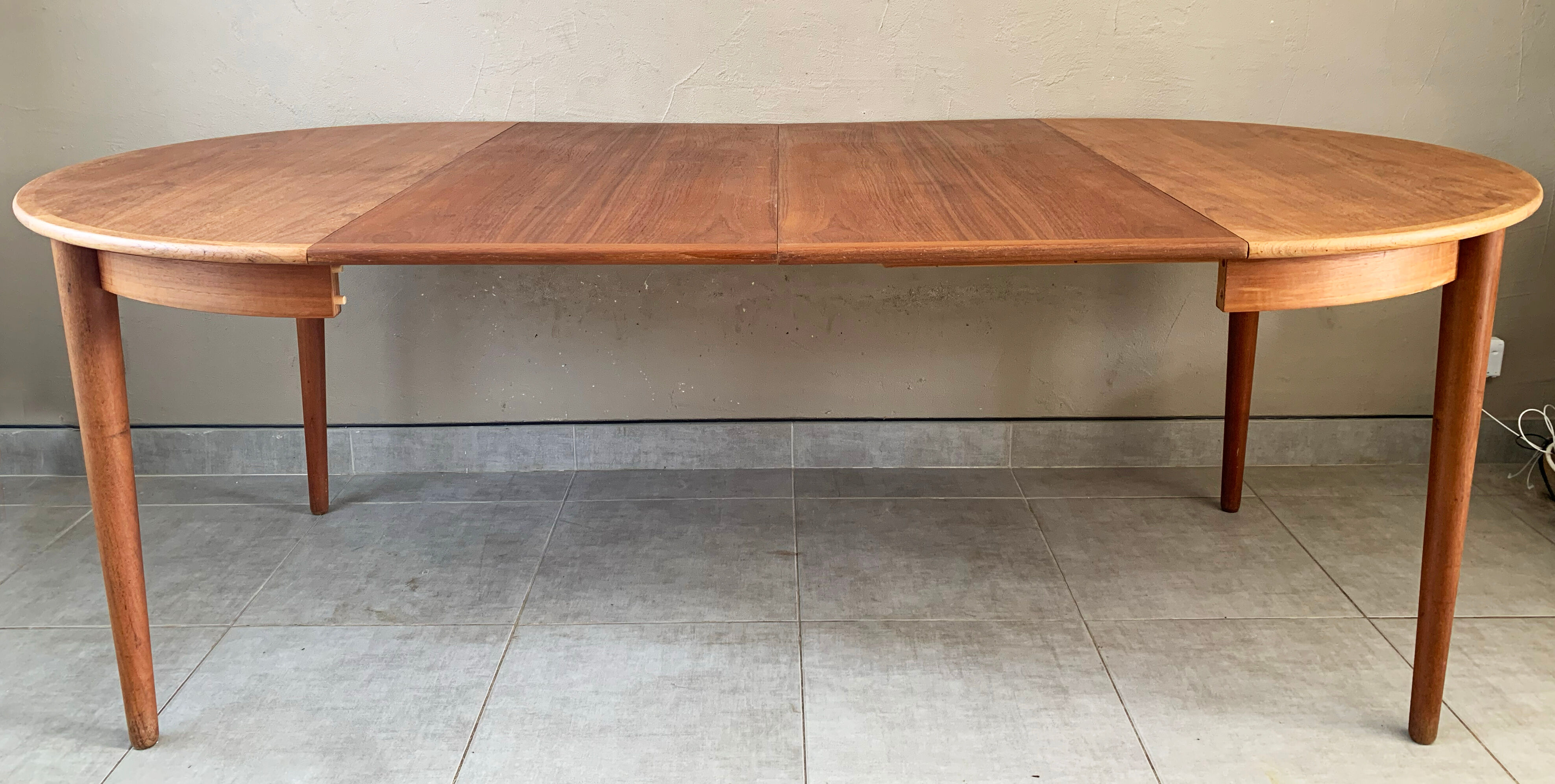 Danish teak dining table mSe Mobler, distributed by Samcom