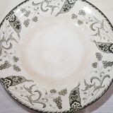 7 flat plates in Longwy rambouillet style earthenware, iron earth.