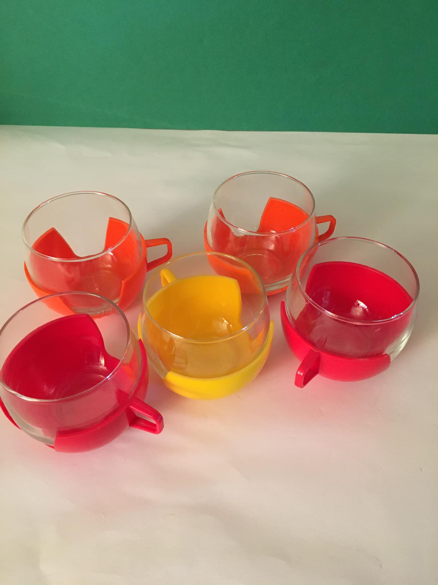 5 vintage glass cups and removable plastic support from the 70s in bright colors