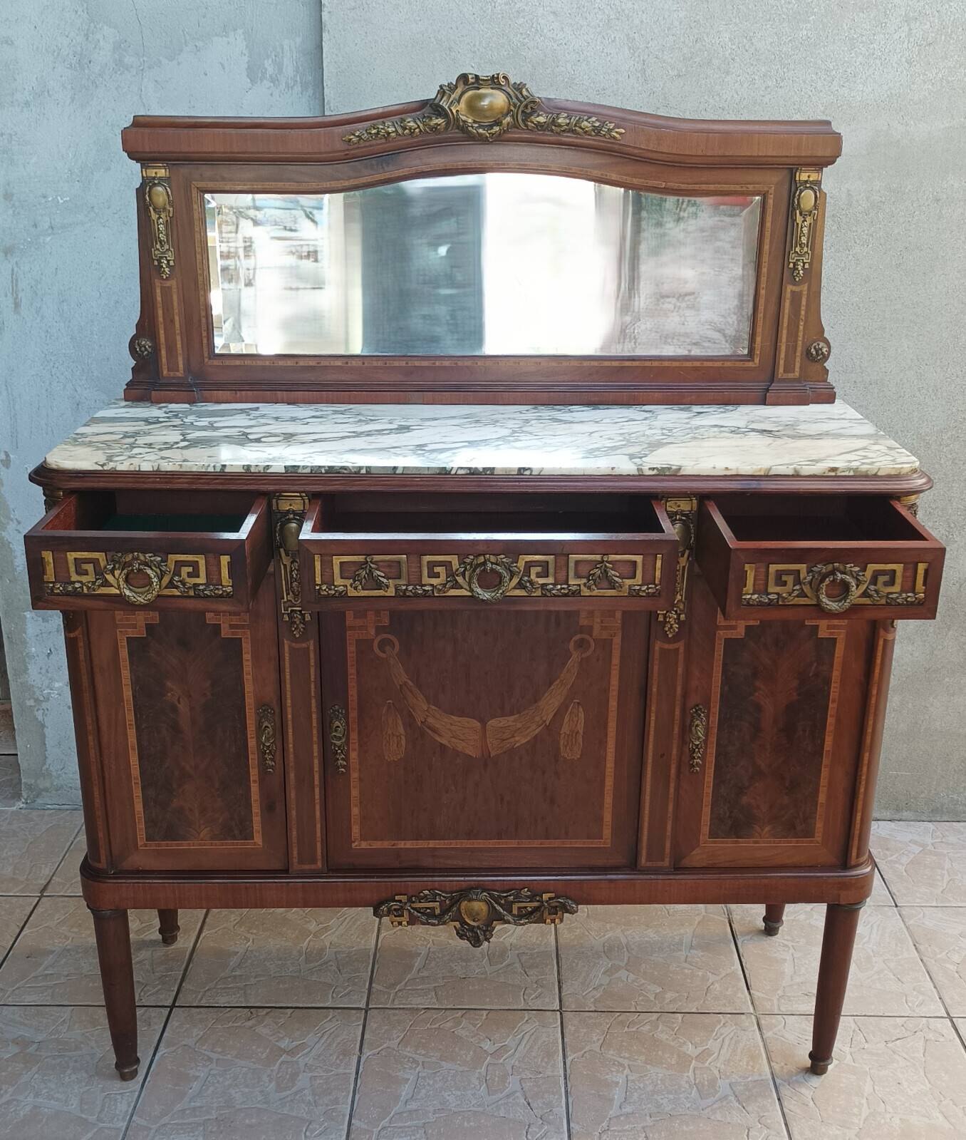 Louis XVI Buffet Desserte in mahogany veneer and marquetry
