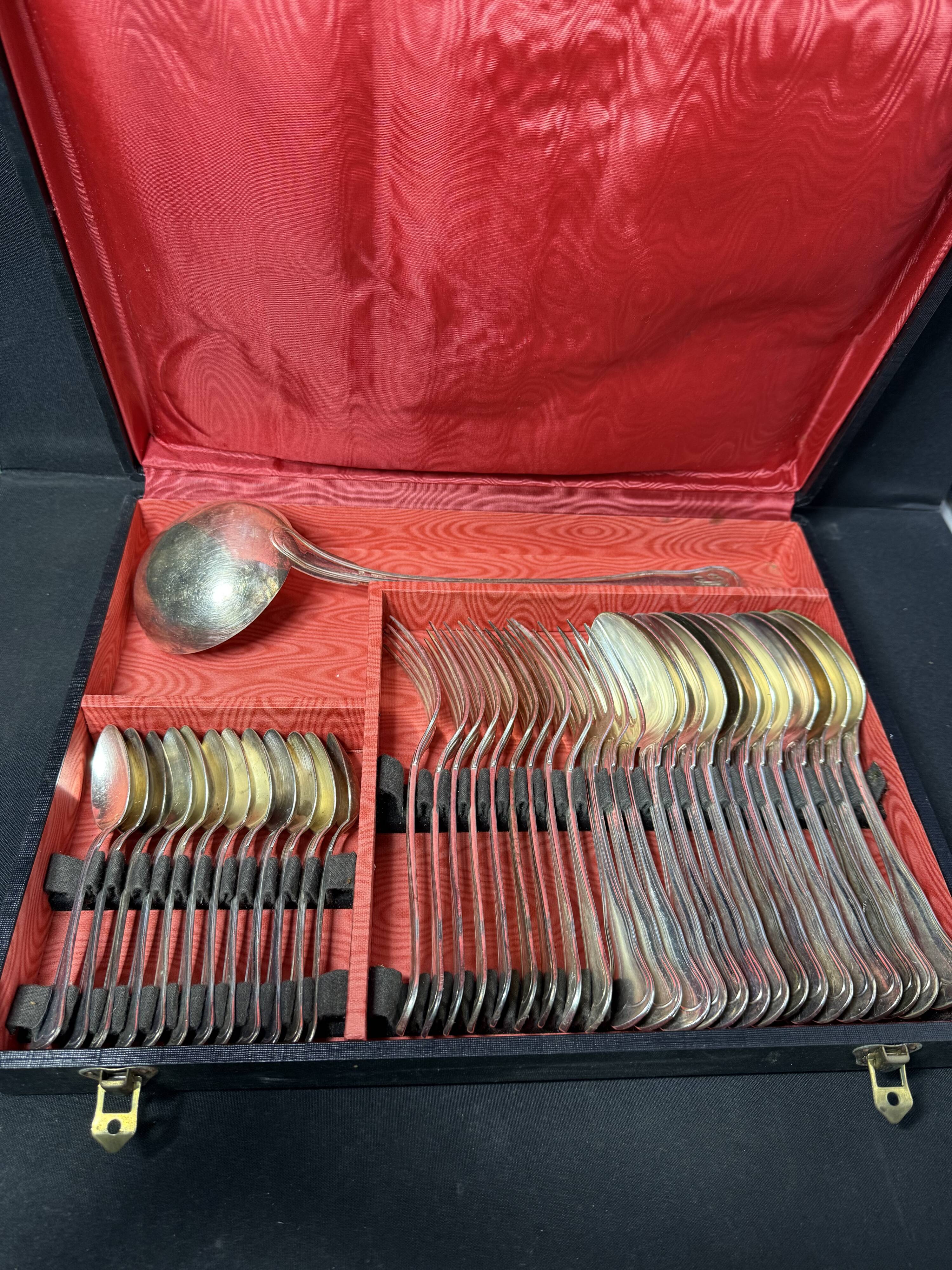 Christofle 37-piece cutlery set, Filet violon model