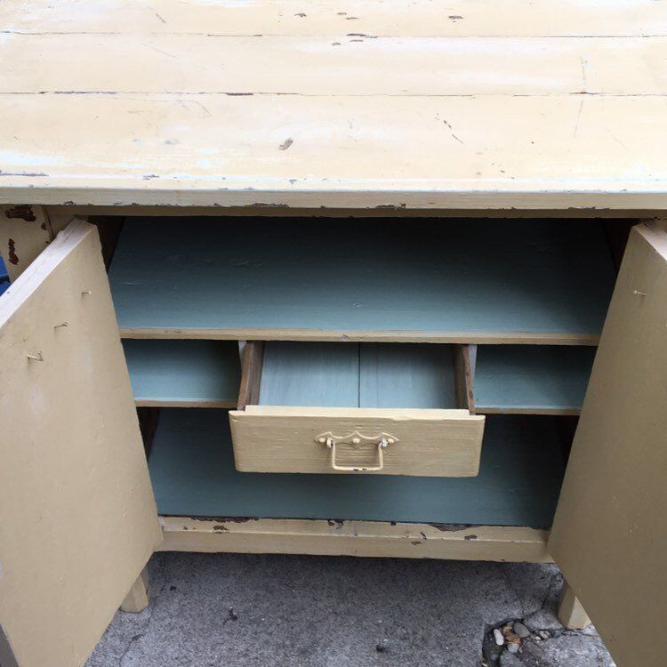 Parisian buffet vintage - yellow