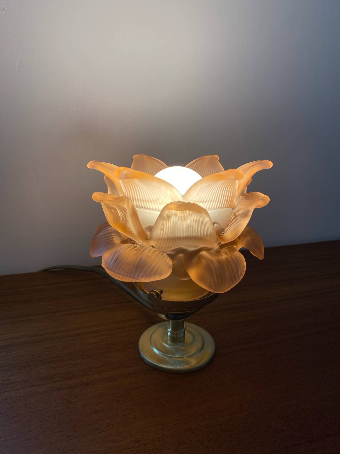 Vintage pink glass paste table lamp