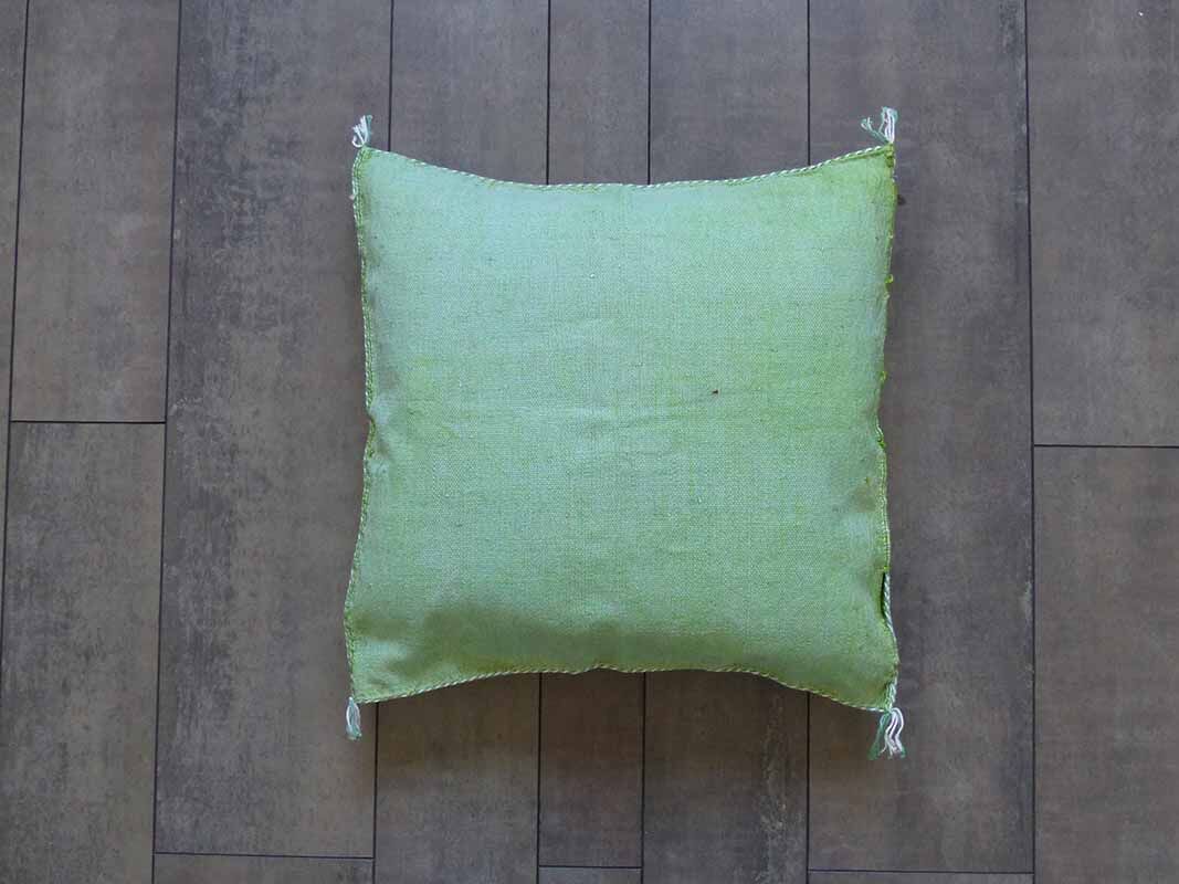 Coussin berbere Sabra vert en soie de cactus