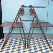 Paire de chaises pliantes en tôle perforée