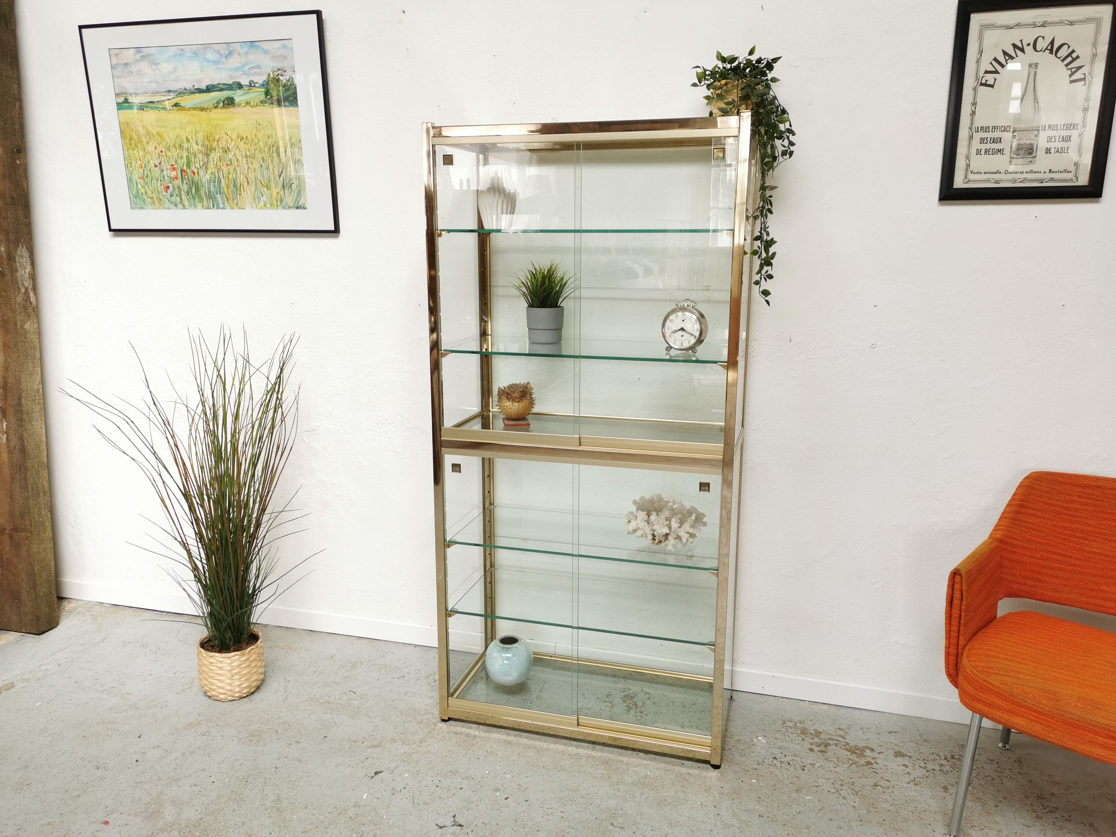 Vitrine laiton étagère verre design 1970