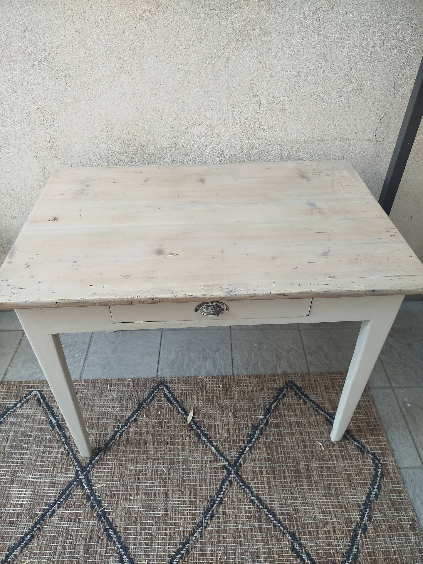 Petite table en sapin