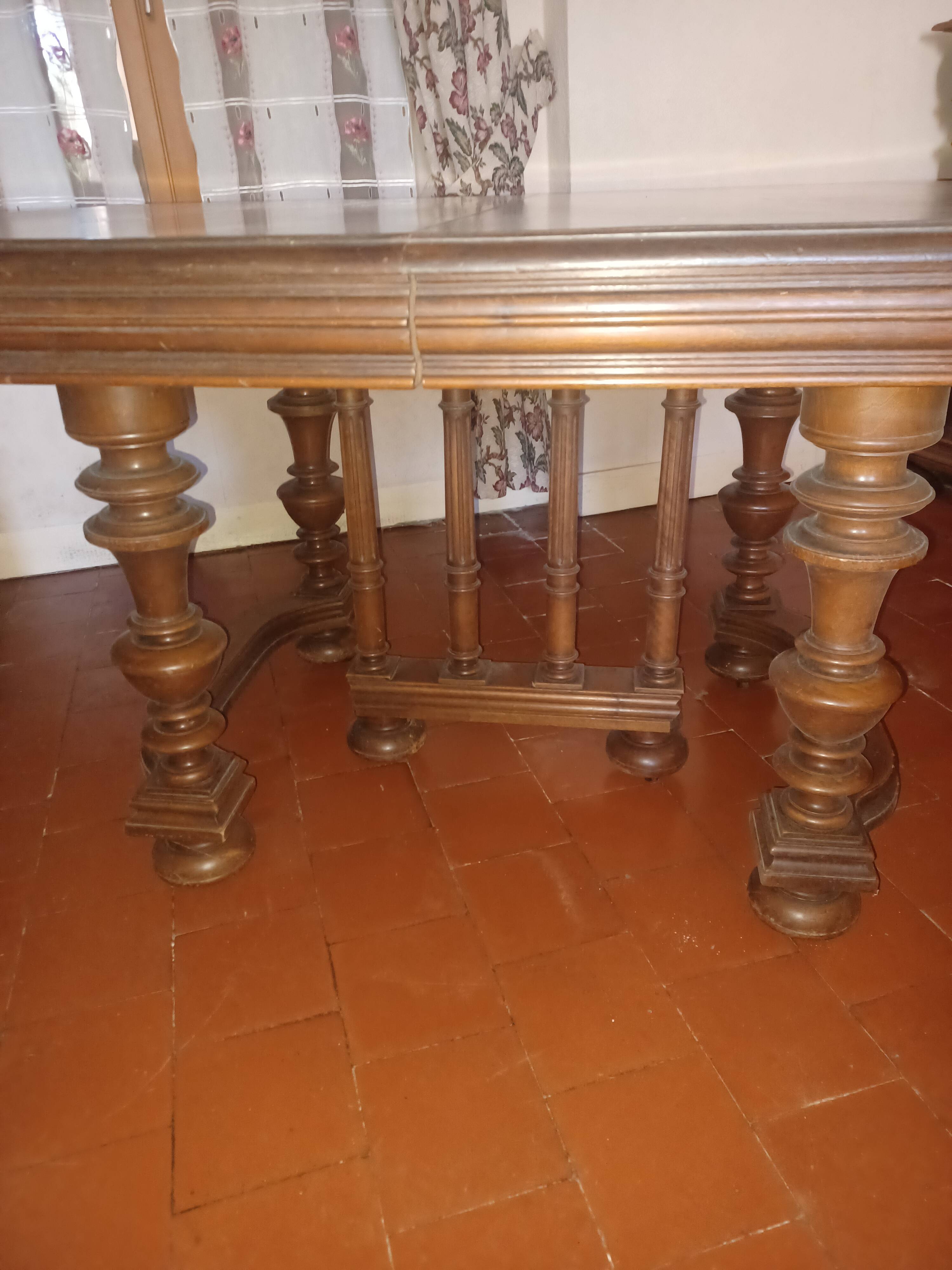 TABLE STYLE HENRY II