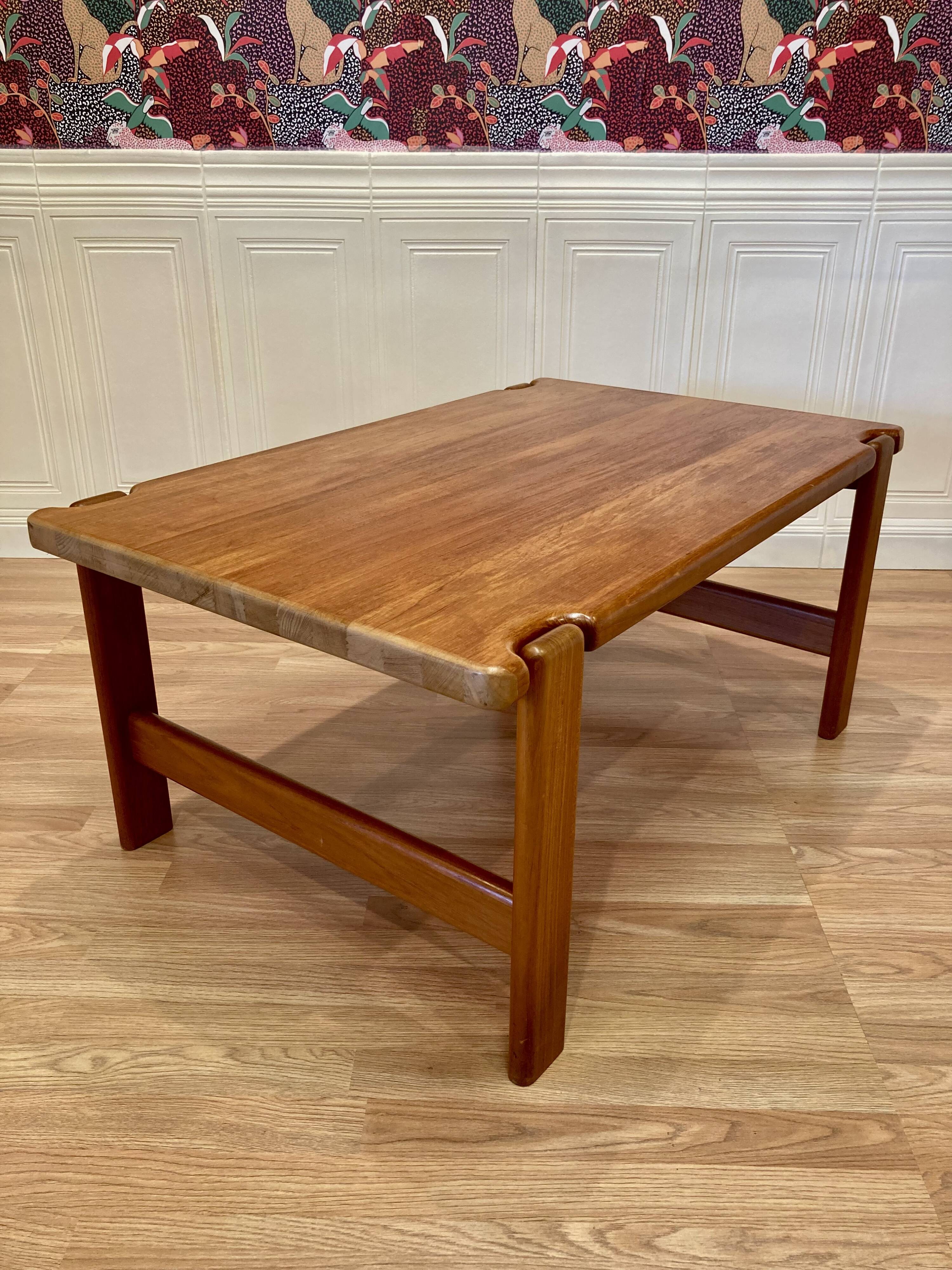 1960s Scandinavian design coffee table.