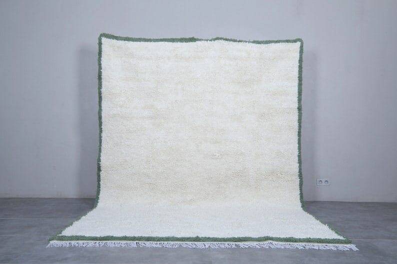 Handmade natural wool rug in green and white, 150x250 cm.