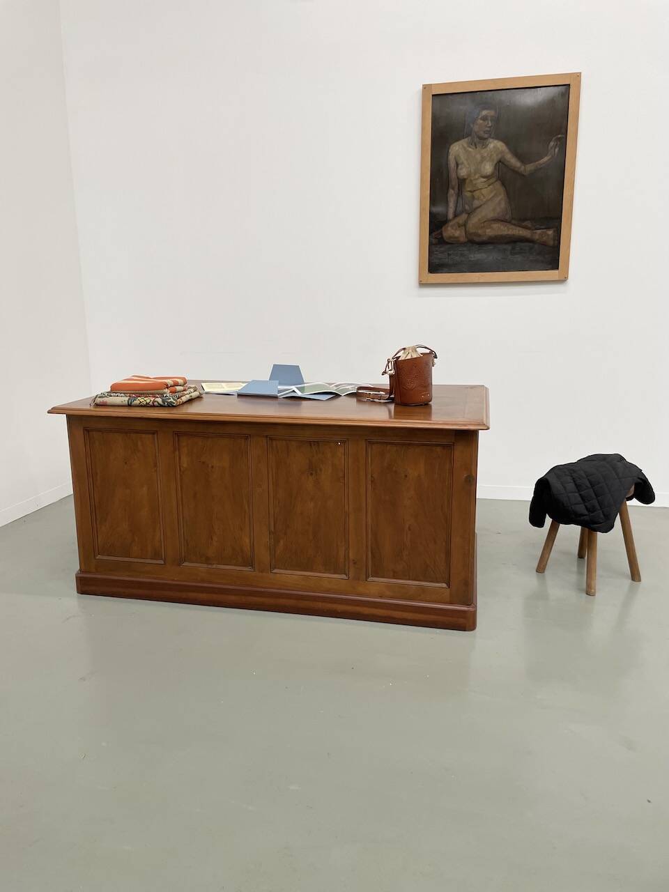 Comptoir ou bureau en noyer années 50