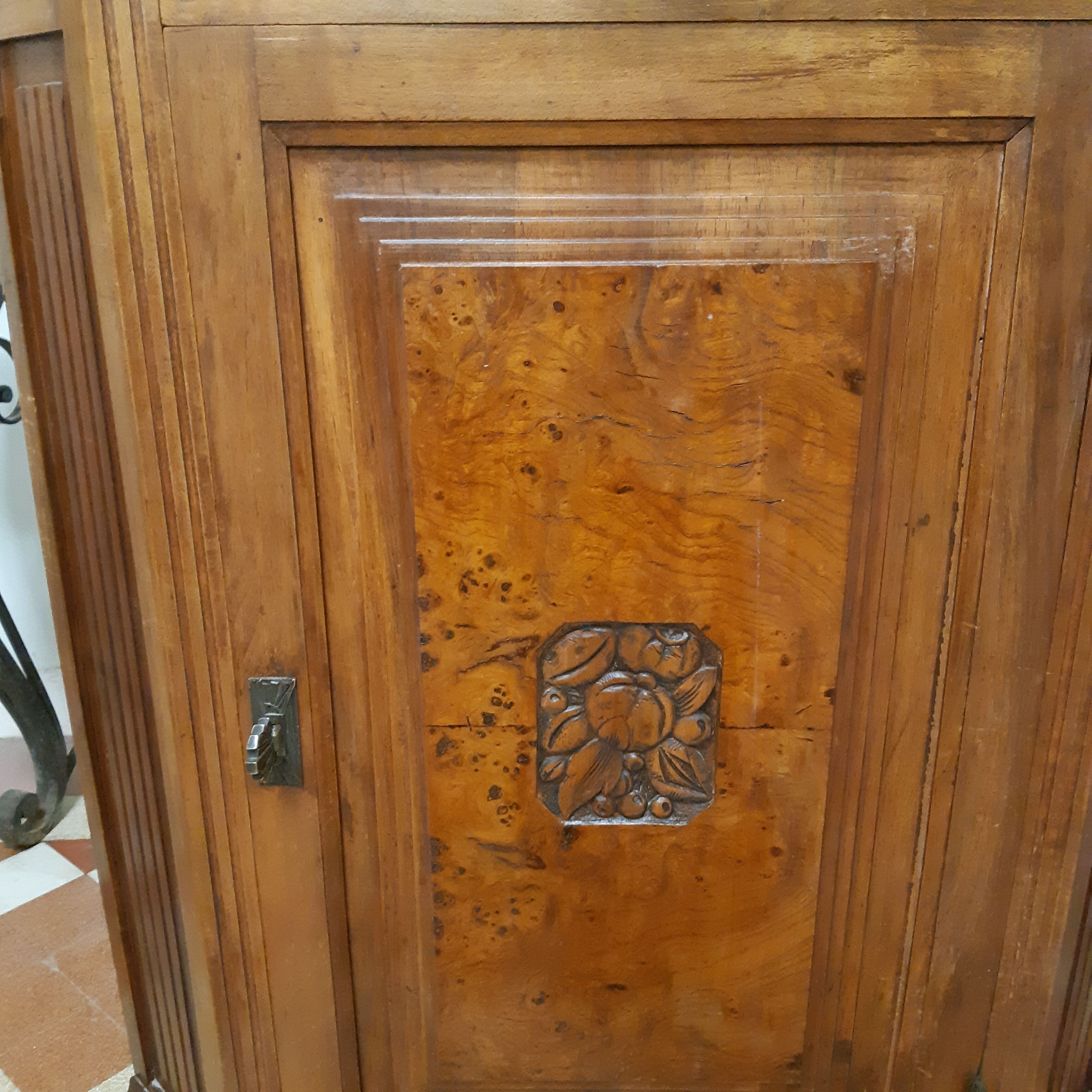 Art Deco notch