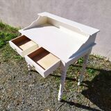 Side or entry desk with tablet