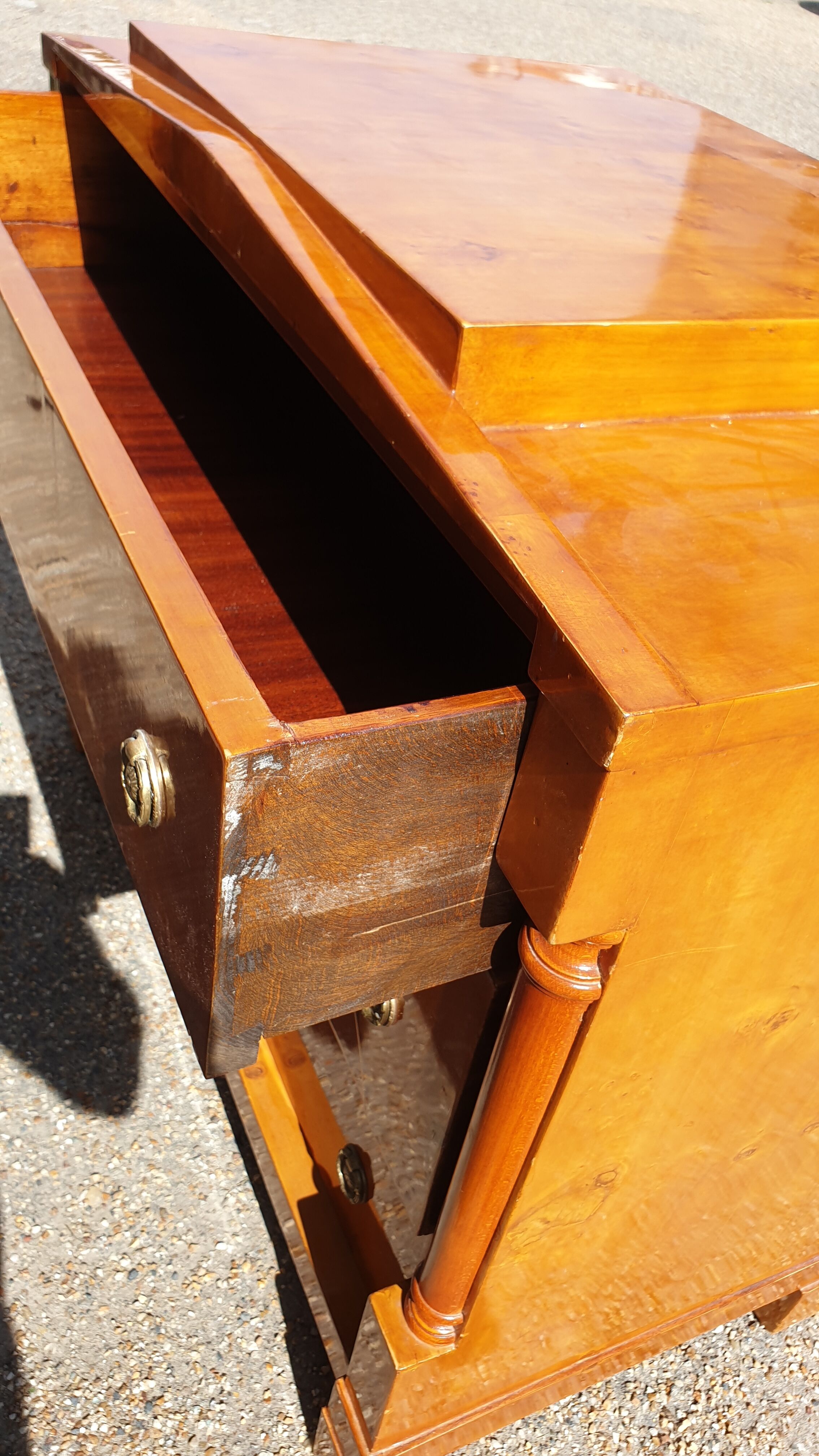 Commode en ronce de noyer XXème