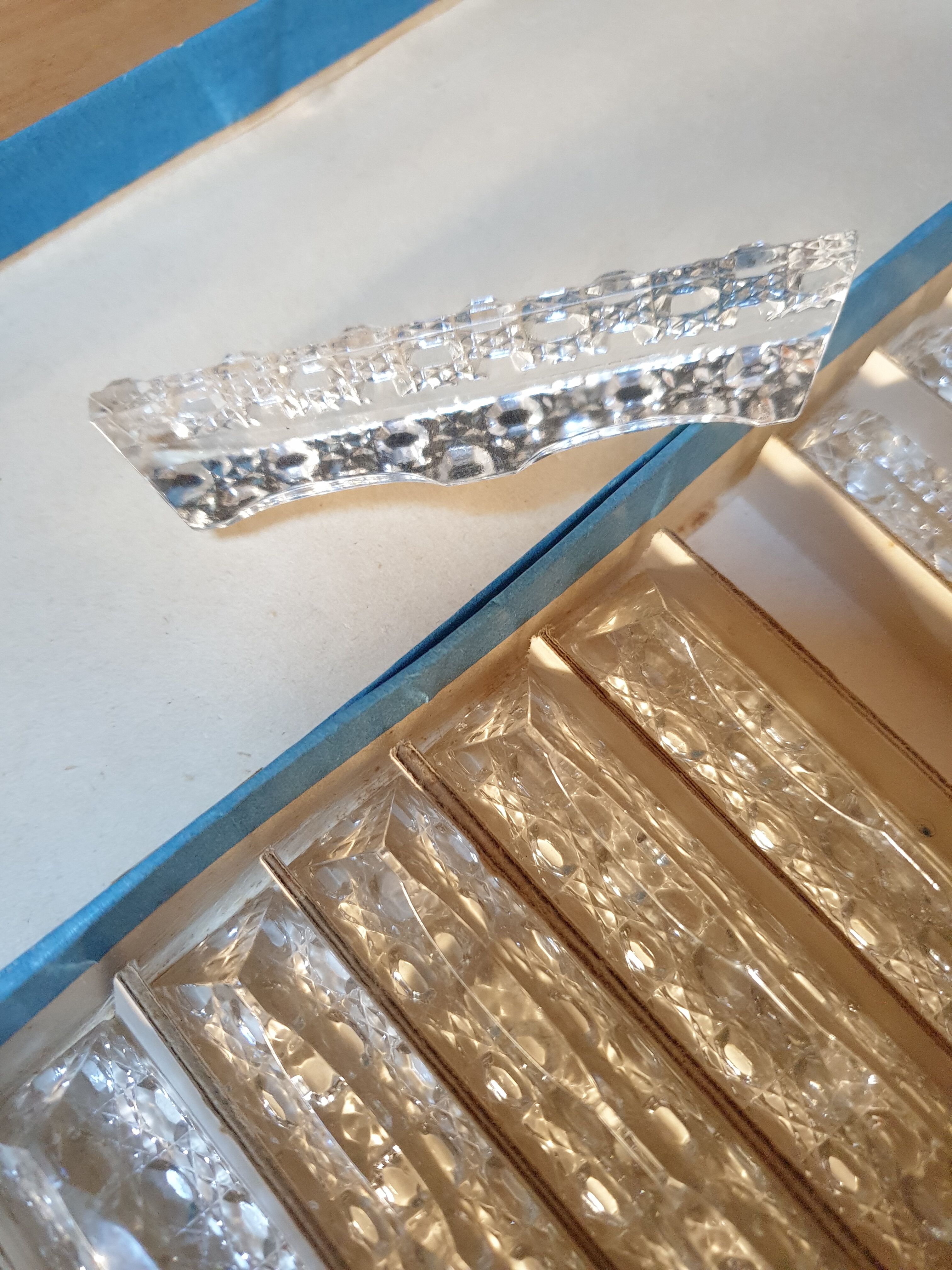 Crystal knife holder