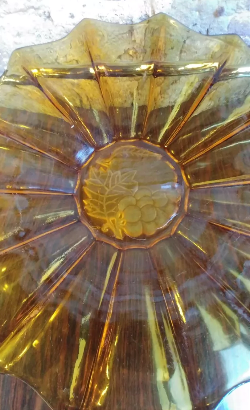 Moulded glass fruit cup