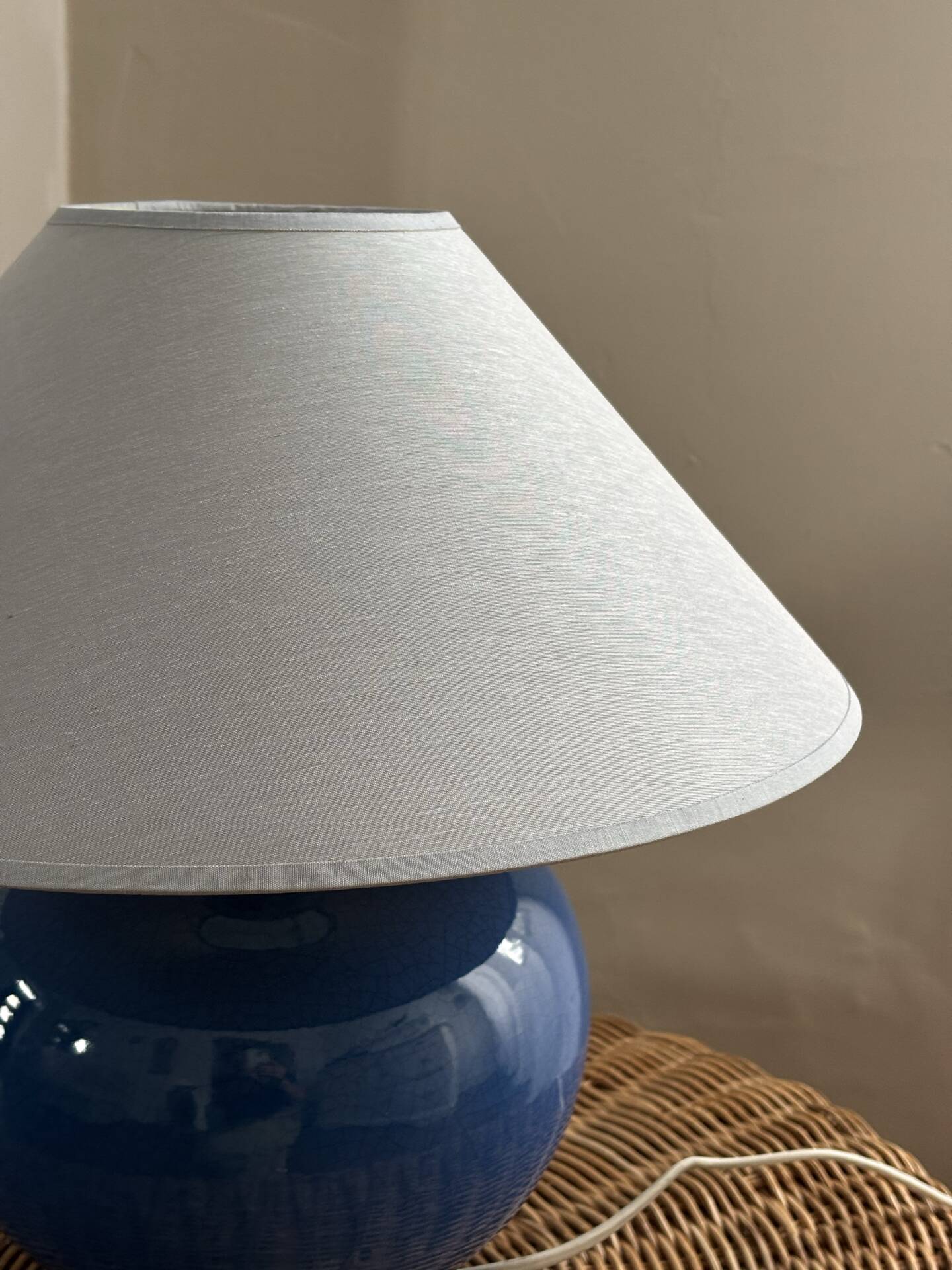 Cracked ceramic lamp Kostka