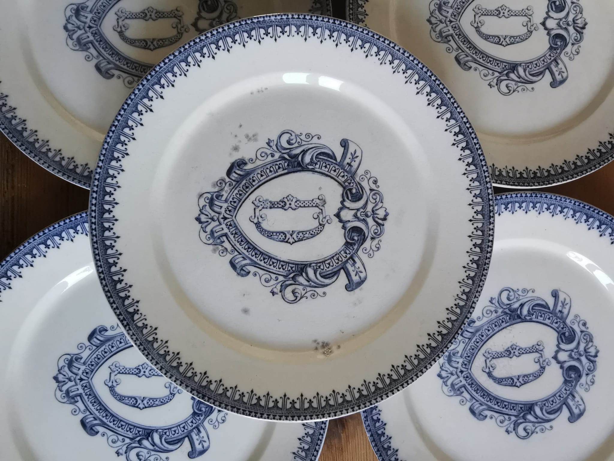 Serving 10 plates in iron earth