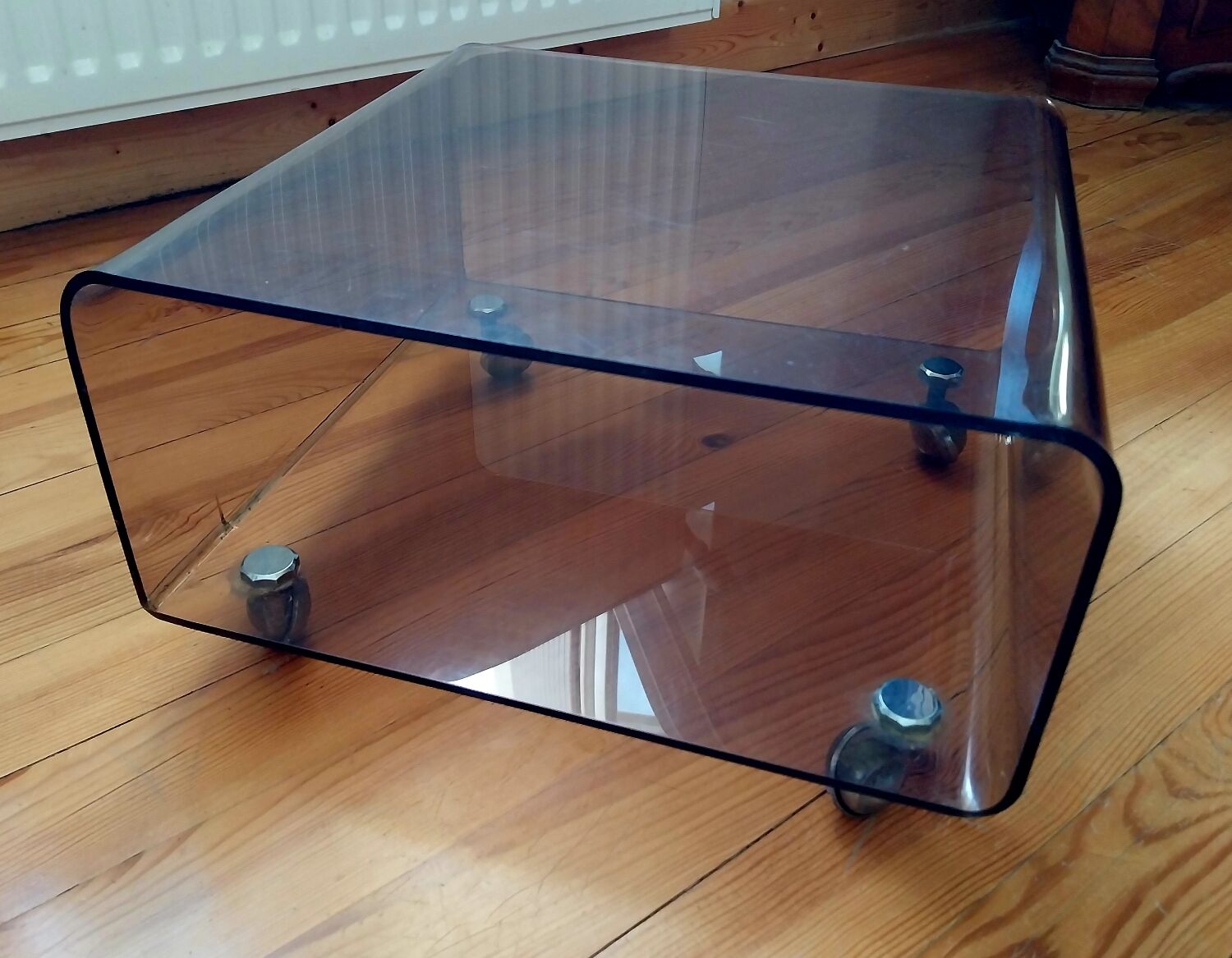 Table basse en plexiglas