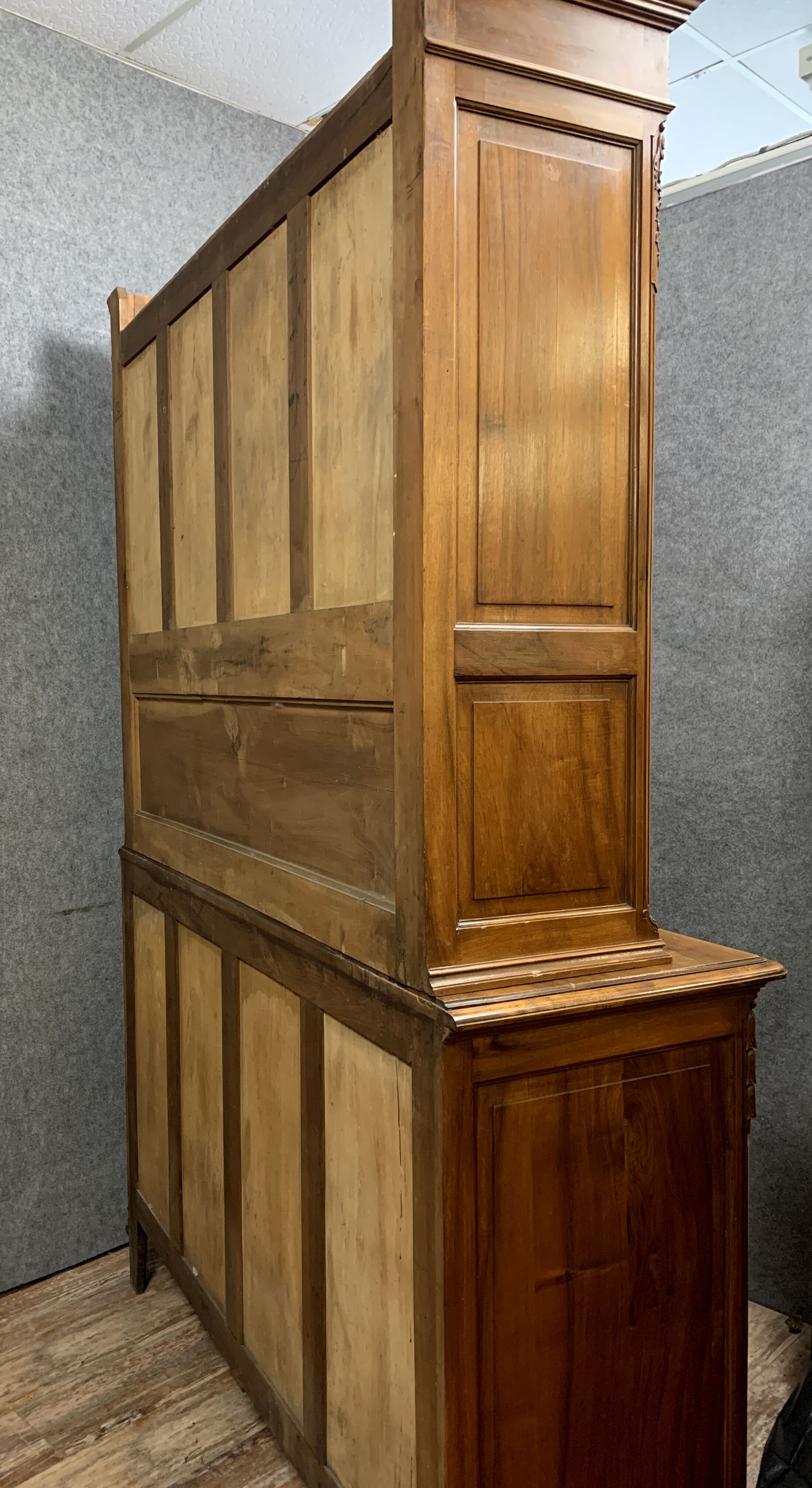 Buffet two bodies Louis XVI in solid walnut with blond patina around 1880-1900