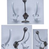 Trois patères fonte émaillée et métal vintage patine