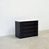 Meuble en rotin noir avec plateau en marbre