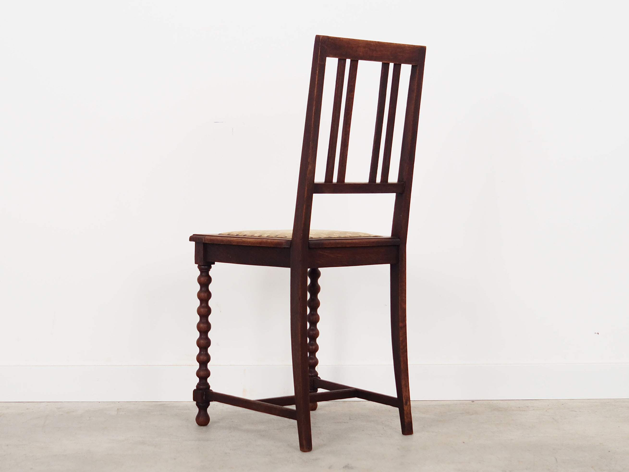 Chaise en chêne, design danois, années 1960, production: Danemark