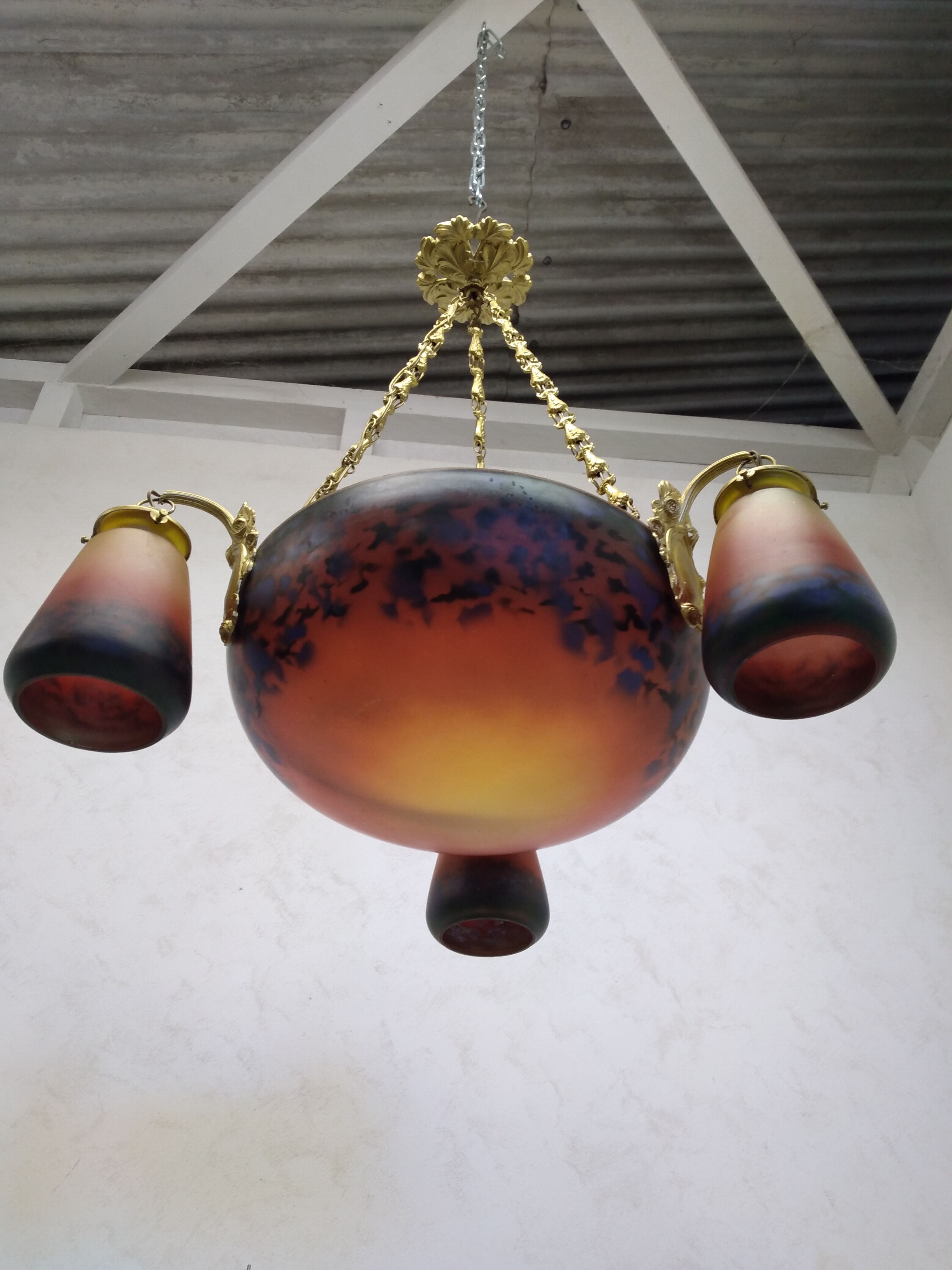 Suspension in art deco glass paste