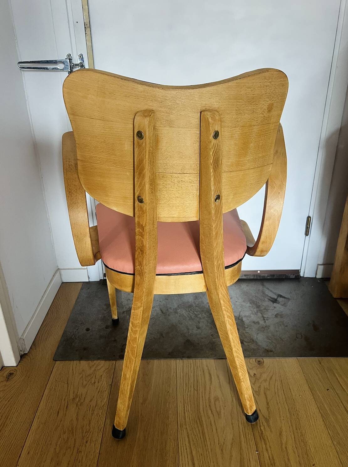 Suite de 4 Fauteuils Vintage « papillon » Pieds Compas