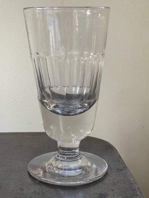 verre ancien à absinthe taillé à 12 pans
