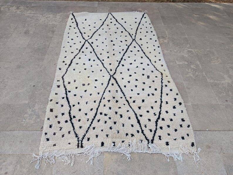 Handmade pure wool rug, size 150 x 250 cm.