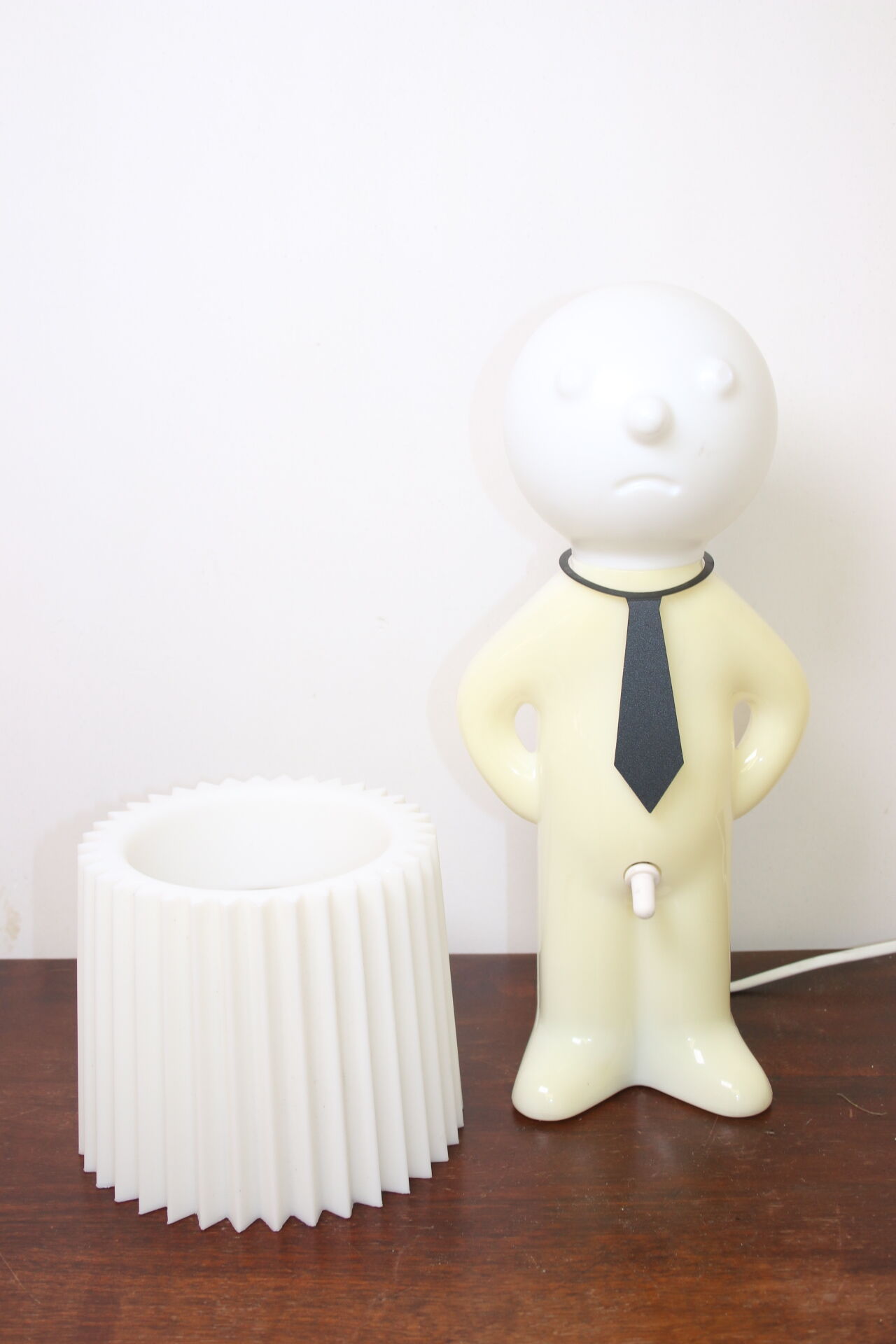 Lampe de table de nuit M. P  avec un bouton excitant sur / off