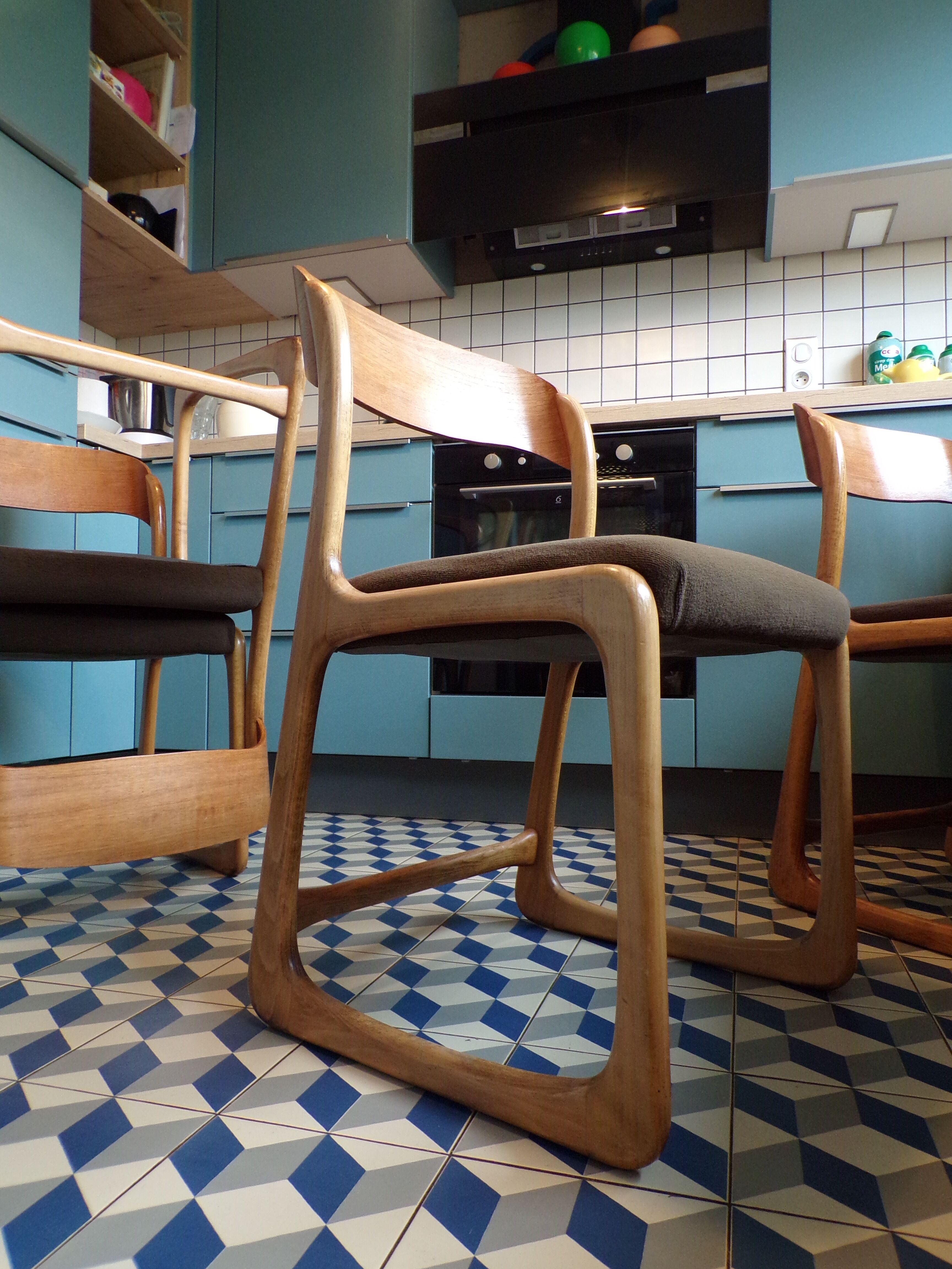 Suite 4 chairs Baumann sled