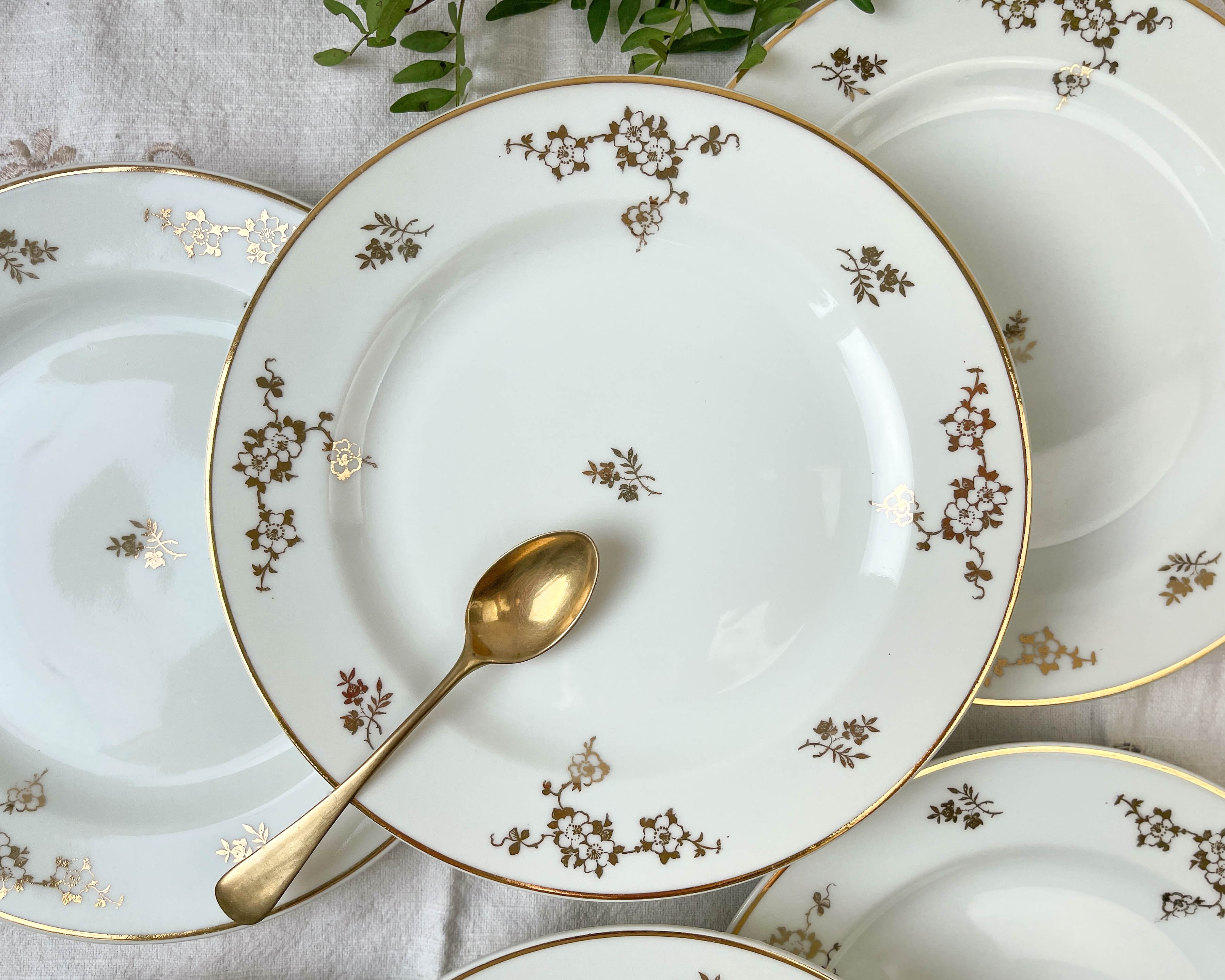 6 assiettes porcelaine Limoges blanche dorée