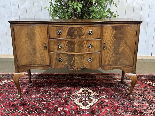 Enfilade anglaise chippendale en acajou des années 30