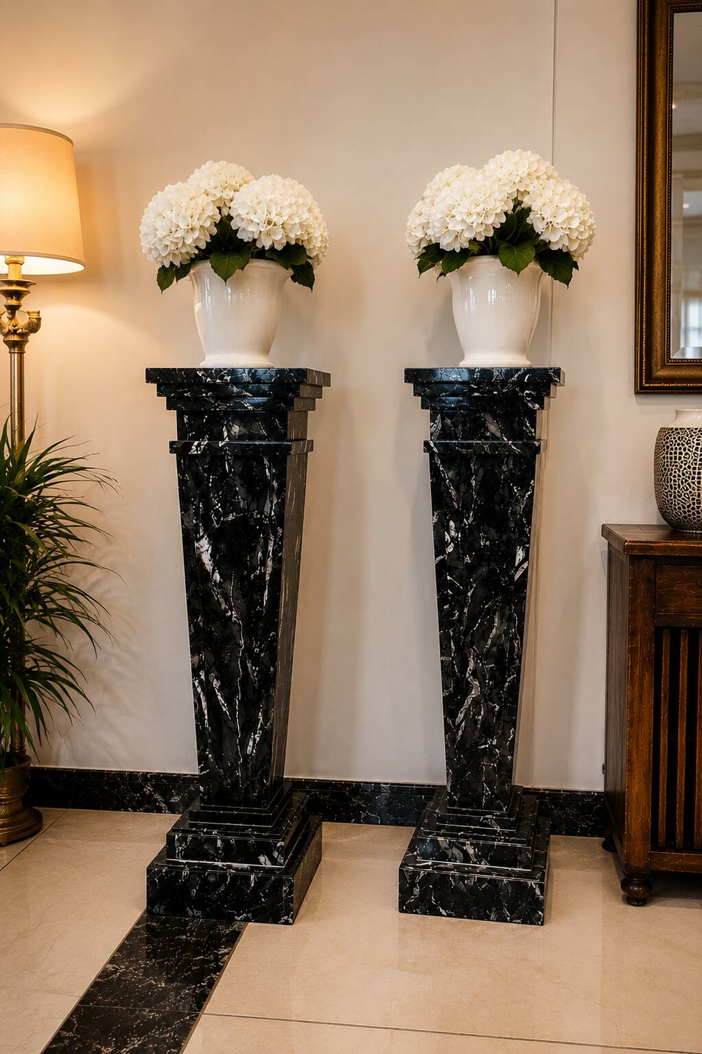 Important pair of Art Deco columns in black marble