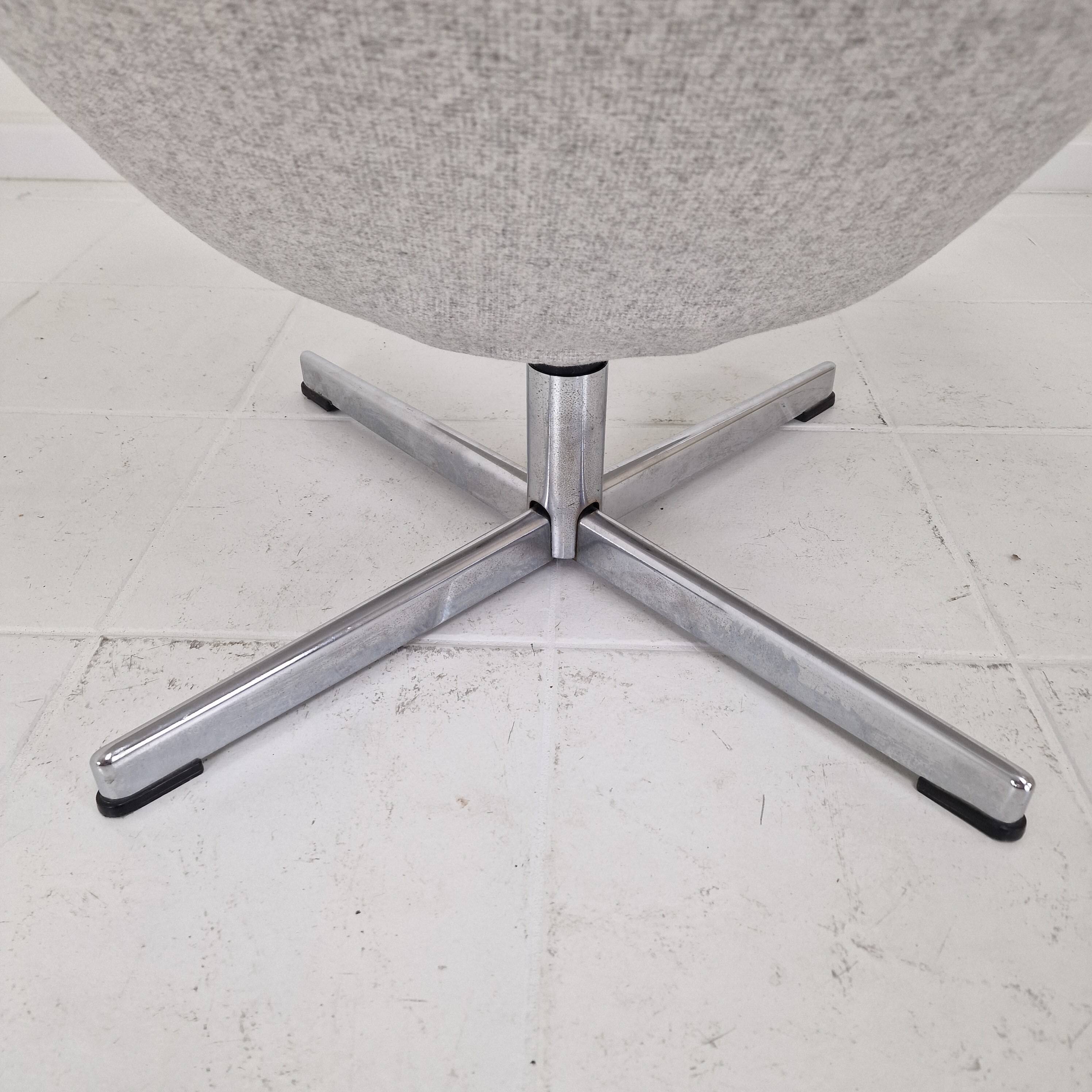 Restored Artifort Oyster Lounge Chair With Cross Base by Pierre Paulin, 60'