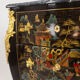 Commode sauteuse de style Louis XV en laque. Années 1950.