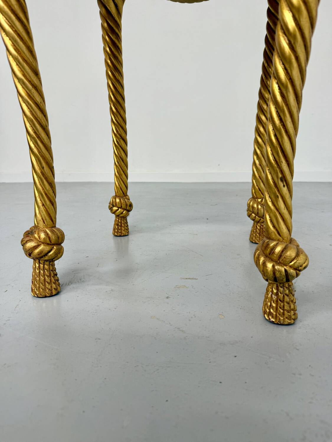 Antique 60s Hollywood Regency gilded and twisted wood table, pedestal table