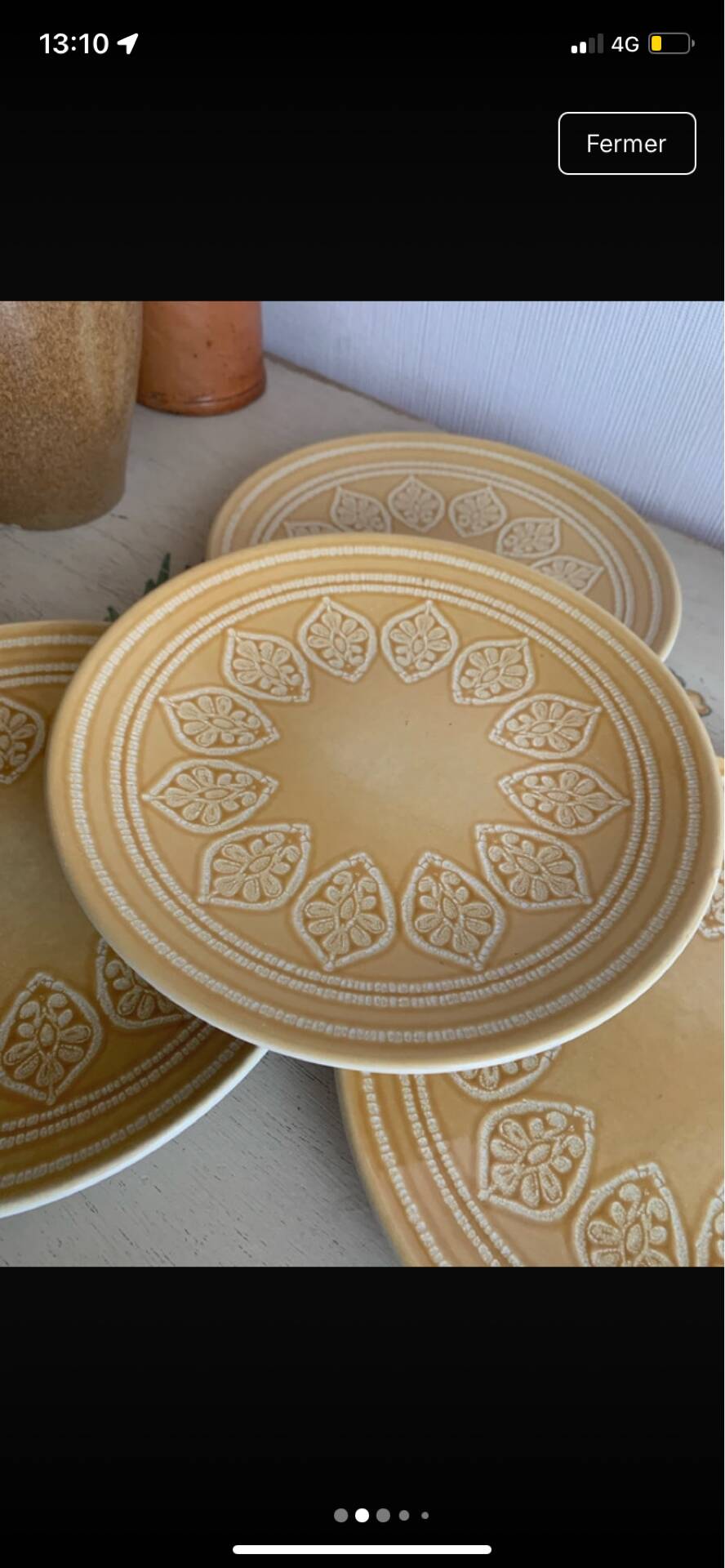 Lot de 4 assiettes à dessert en grès ocre / moutarde à motifs en relie
